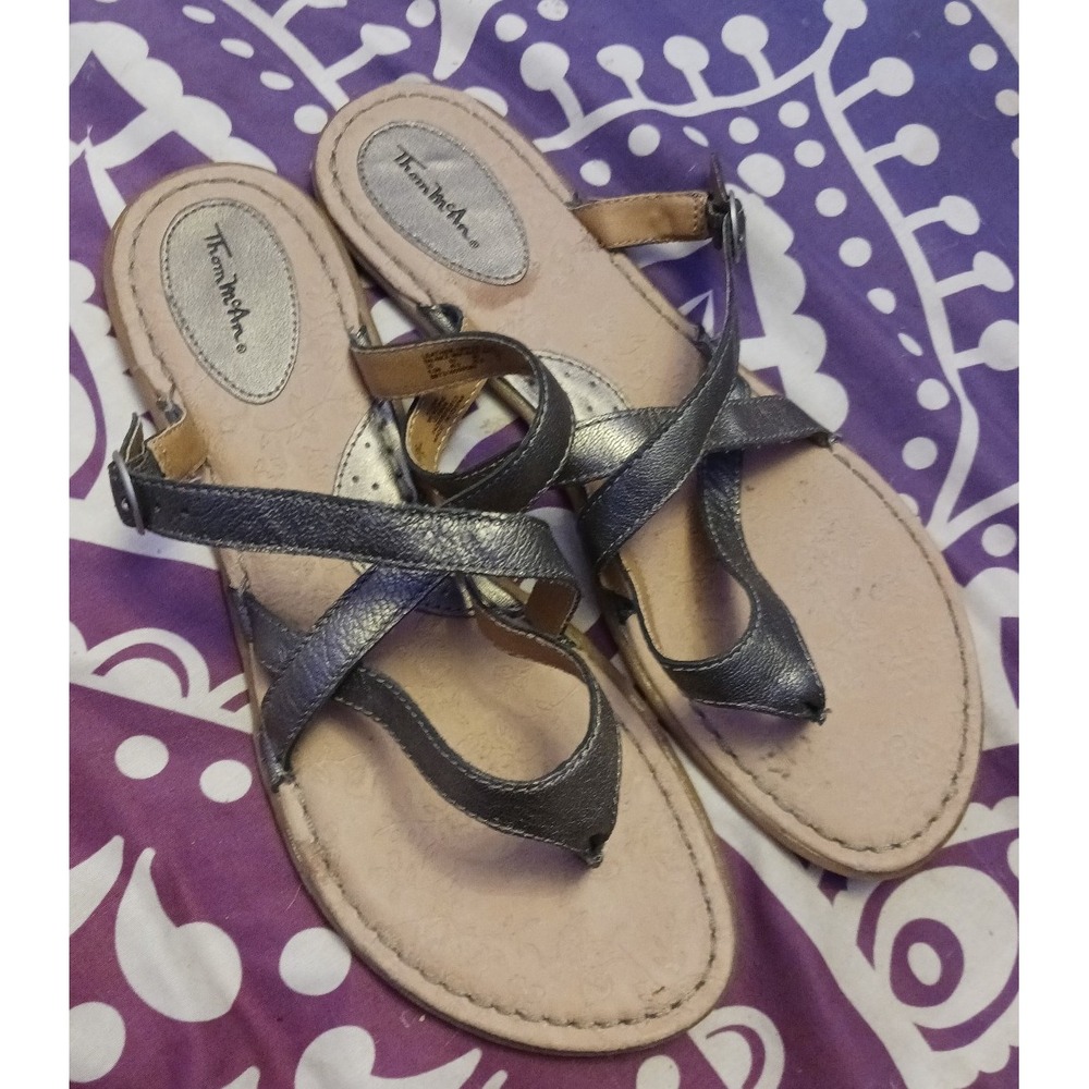 Thom‎ McAn Women's Bronze Metallic Leather T Strap Slip On Sandals, Size 8.5